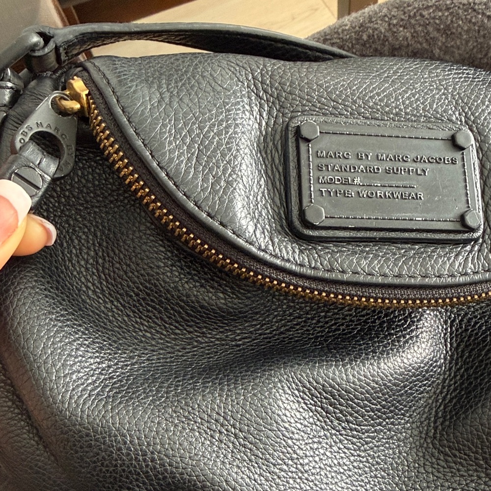 Marc Jacobs Black Pebbled Leather Crossbody Bag with Gold Hardware - Picture 2 of 4